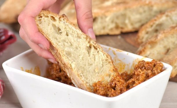 Pão Italiano de Fermentação Natural e queijo Brie com geleia de damasco