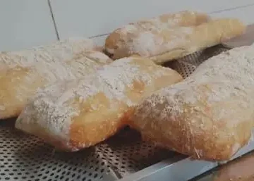 Ciabatta de Fermentação Natural Longa na produção da Padaria Artesanal Conexão Delícia