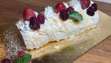Close em uma Pavlova Roll a melhor sobremesa do planeta
