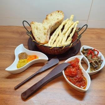 Grissini Azeite e Ervas Finas Grissini Azeite e ervas finas da Padaria Artesanal Delivery Conexão Delícia