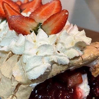 Pavlova Roll Pavlova Roll